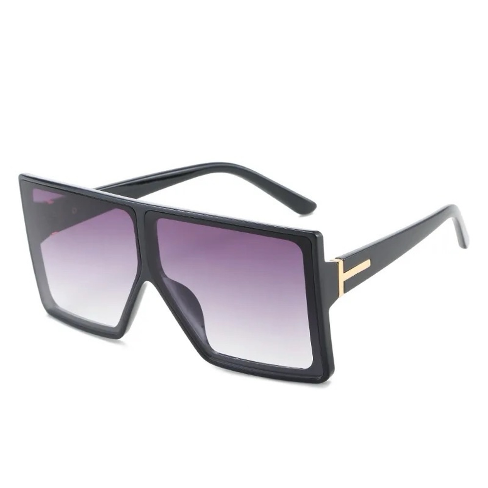 Chic design sunglasses with a touch of sophistication